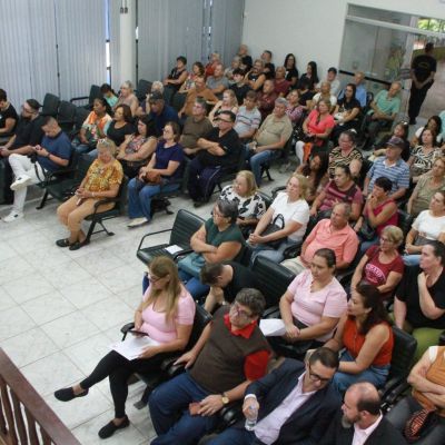 Na 1ª sessão do ano, vereadores debatem vale-alimentação de servidores